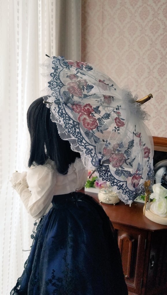 クラシカルな縁模様　薄ピンクのパラソル　薔薇のチャーム付き