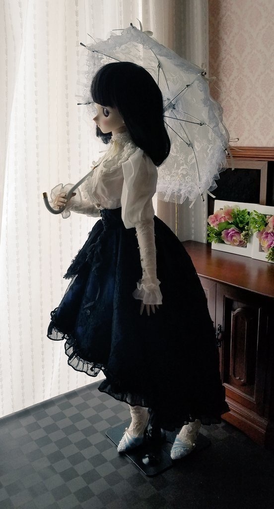 白サテン刺繍レース　蝶のチャーム付き　パラソル
