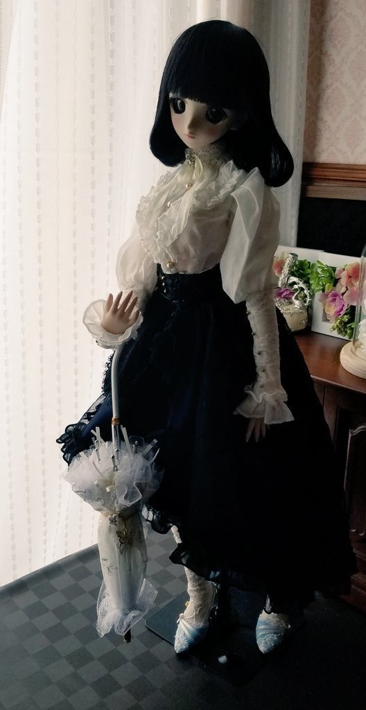 白サテン刺繍レース　蝶のチャーム付き　パラソル