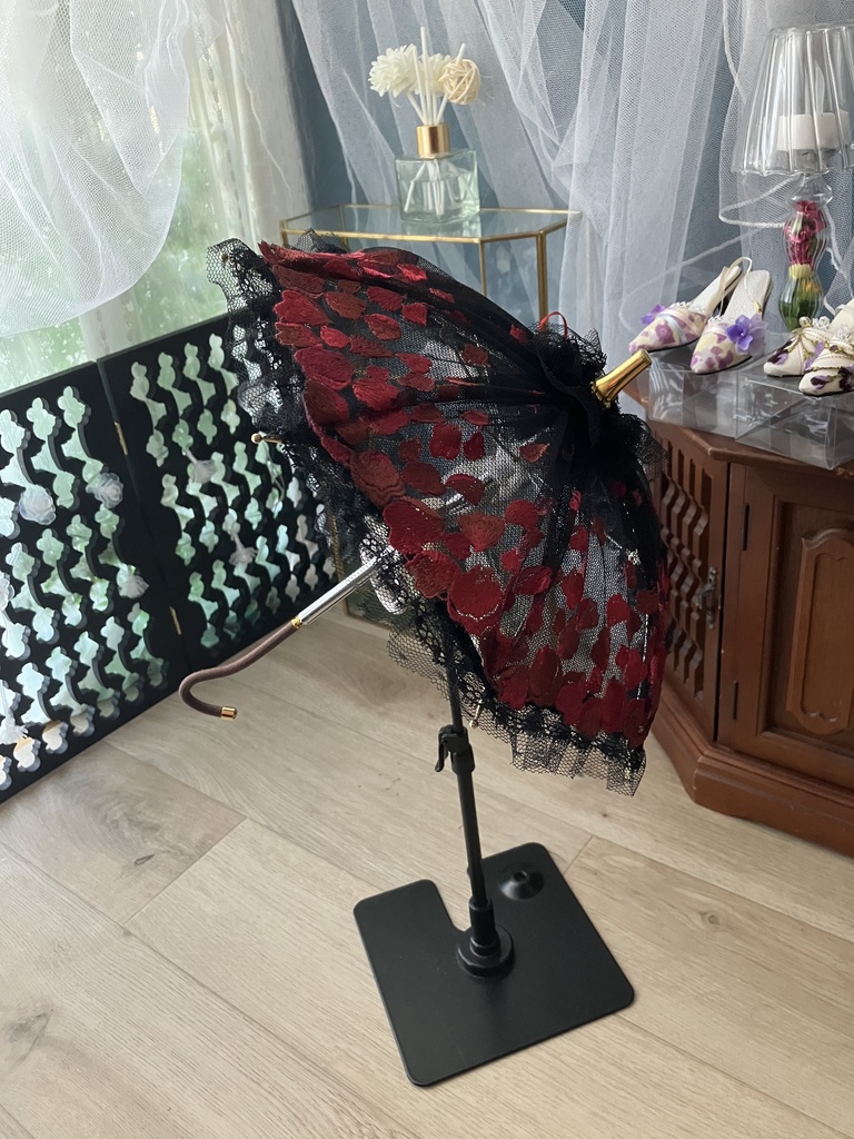 外側全面　赤い花びらのパラソル　６０㎝級　専用収納袋付き