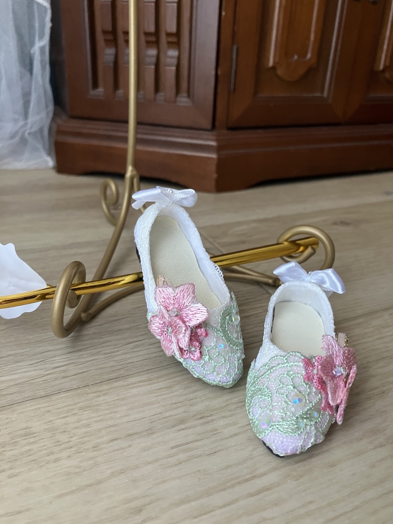刺繡チュールレース・ピンクの花　ラインストーン付き　フラットパンプス