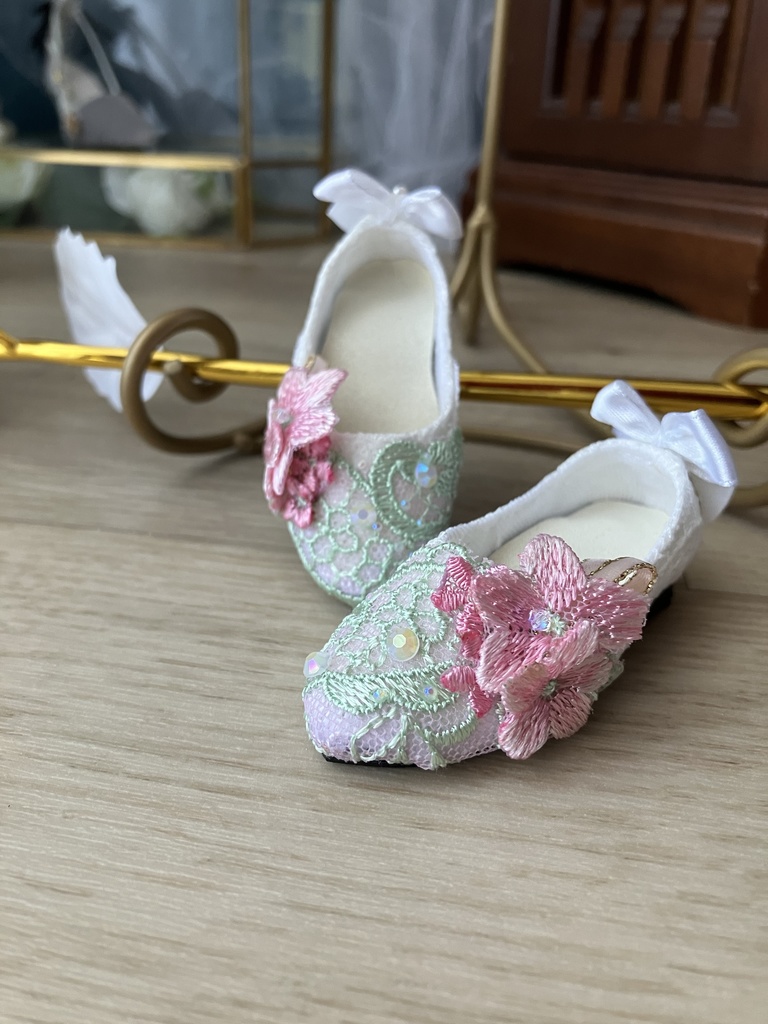 刺繡チュールレース・ピンクの花　ラインストーン付き　フラットパンプス