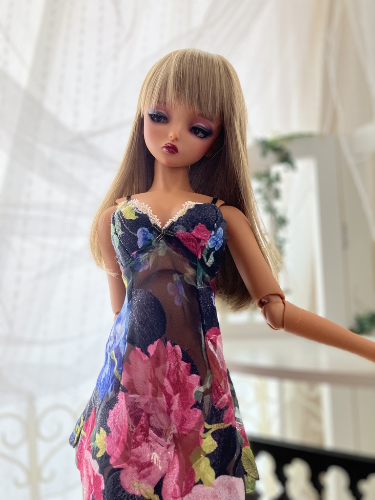 黒ベースカラフルな花柄　スリップドレス　DD M胸推奨　フリーサイズ　