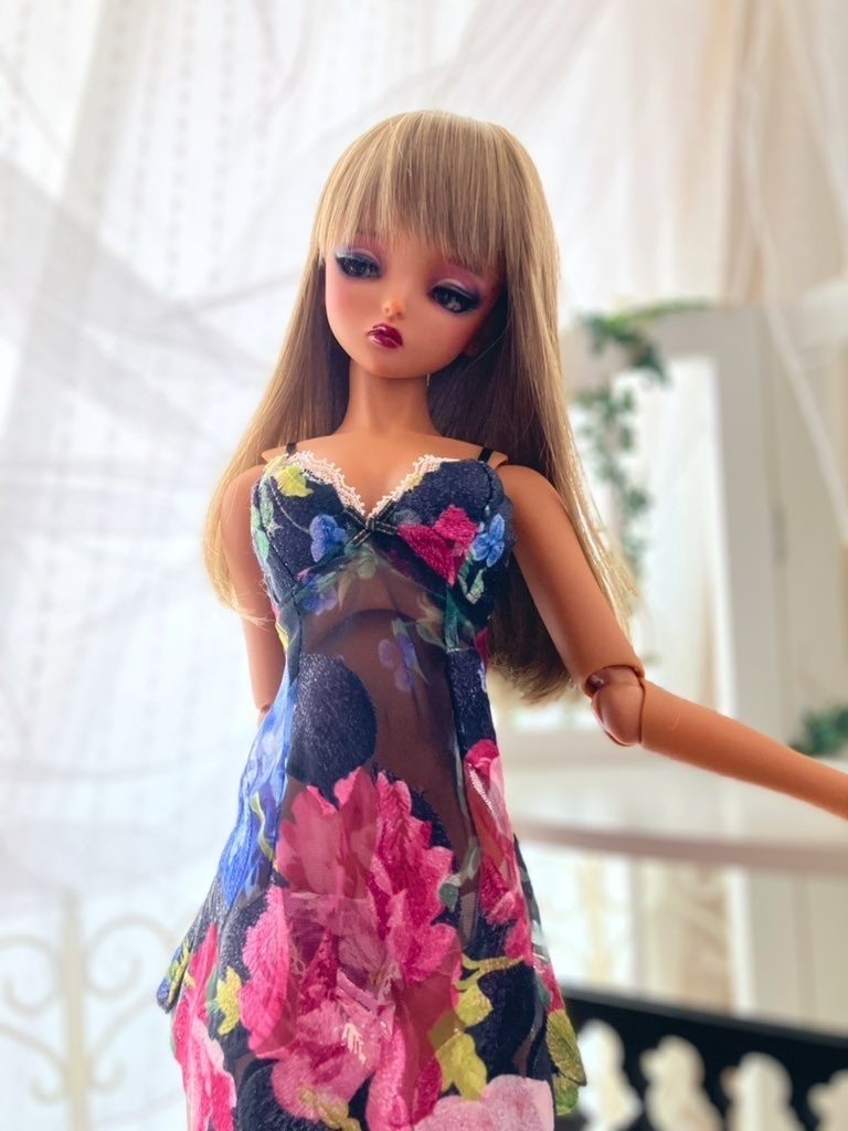 黒ベースカラフルな花柄　スリップドレス　DD M胸推奨　フリーサイズ　