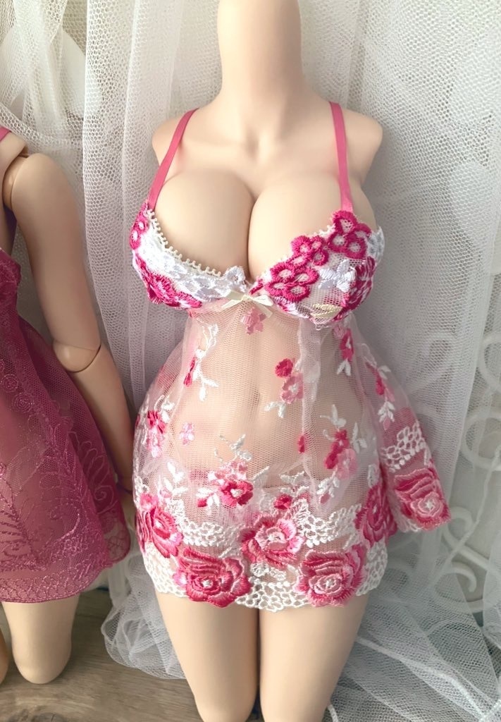黒ベースカラフルな花柄　スリップドレス　DD M胸推奨　フリーサイズ　
