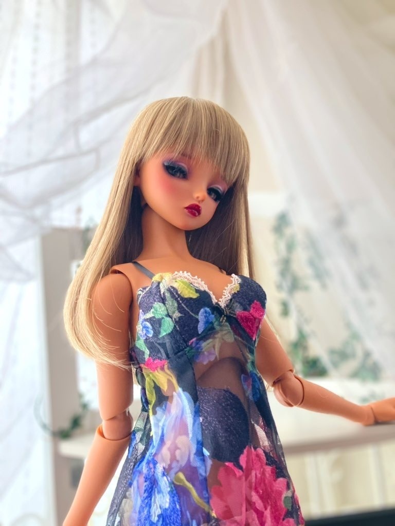 黒ベースカラフルな花柄　スリップドレス　DD M胸推奨　フリーサイズ　
