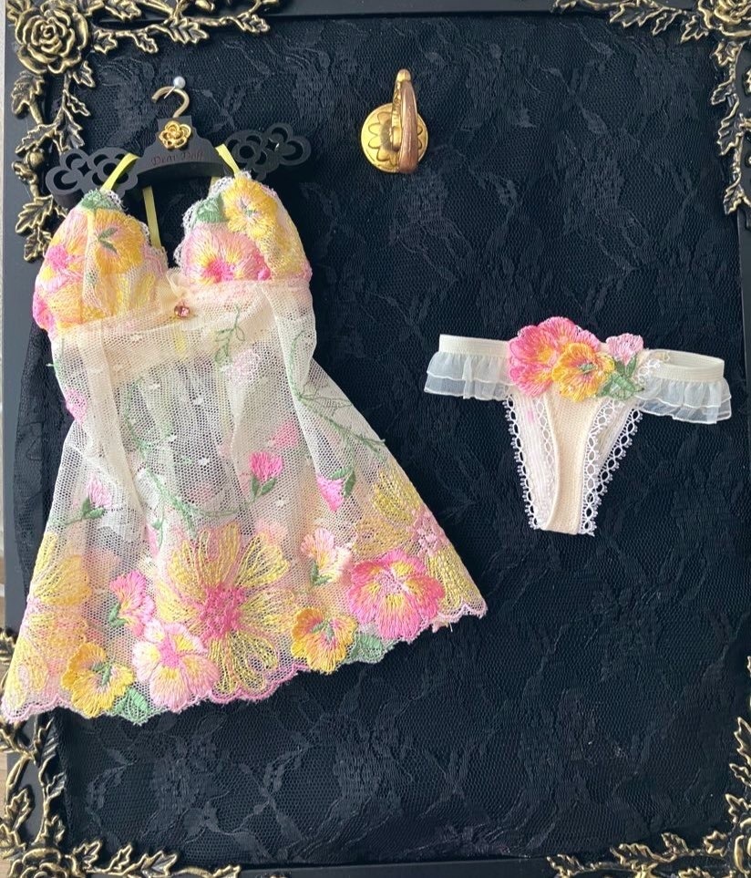 黄色とピンクの花刺繍柄　スリップドレス　DD M胸推奨　フリーサイズ　