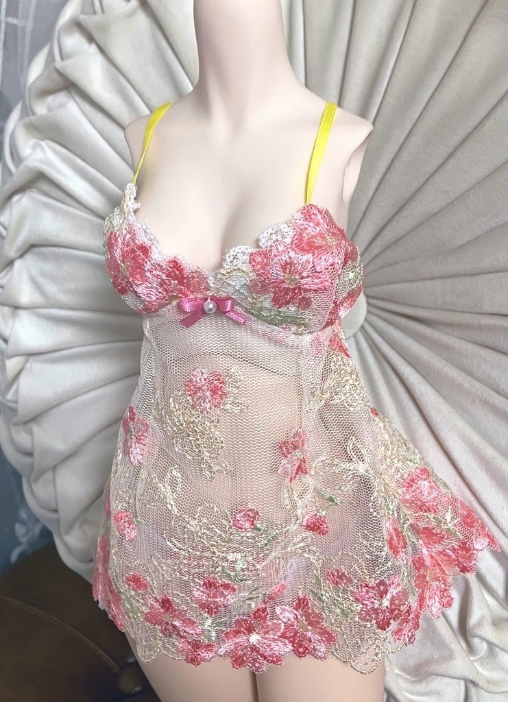 黄色とピンクの花刺繍柄　スリップドレス　DD M胸推奨　フリーサイズ　
