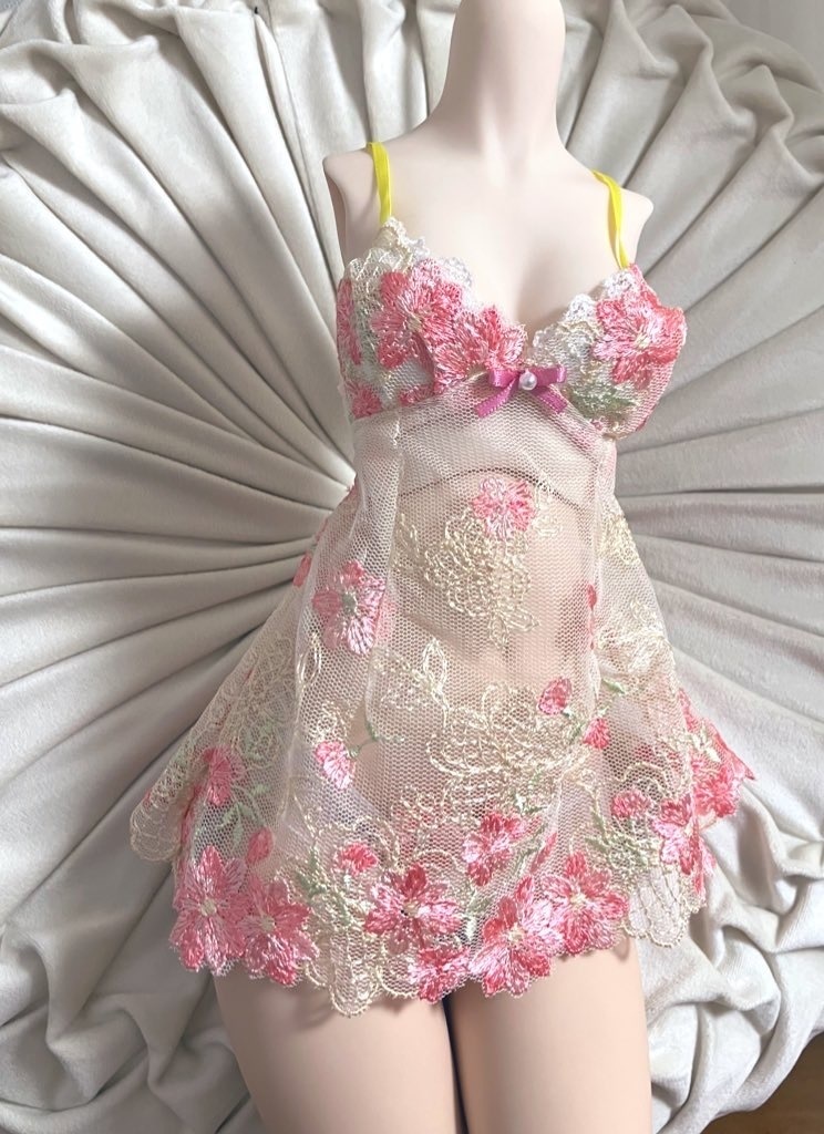 黄色とピンクの花刺繍柄　スリップドレス　DD M胸推奨　フリーサイズ　