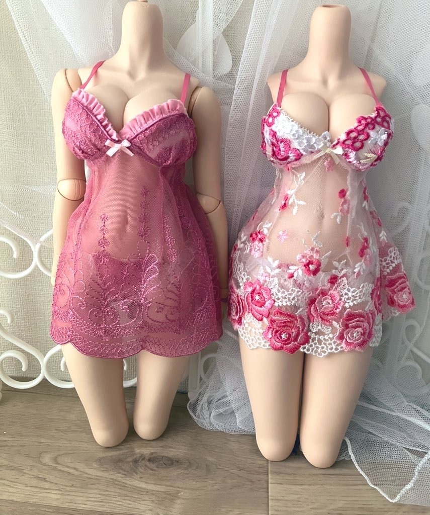  黄色ベース　ピンクと白の花刺繍柄　胸元柄多　スリップドレス　DD M胸推奨　フリーサイズ　