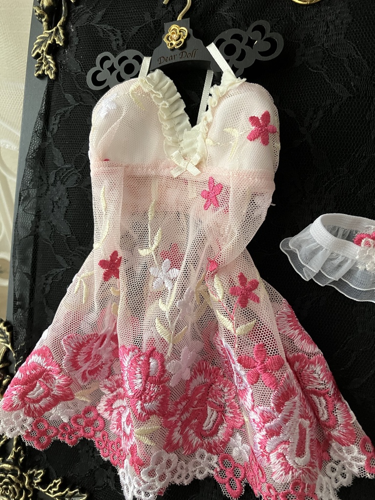 薔薇刺繍レース　スリップドレス　胸元白いフリル