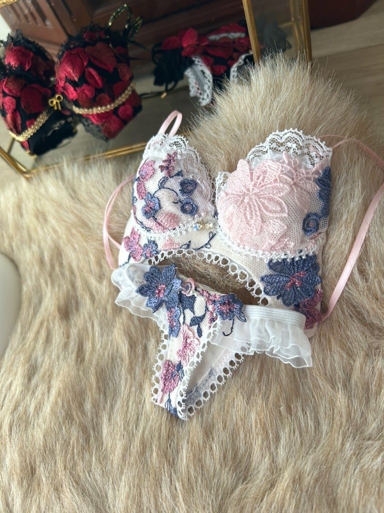 DDDY　ピンクベース　青とピンクの花　A:ビジューリボン