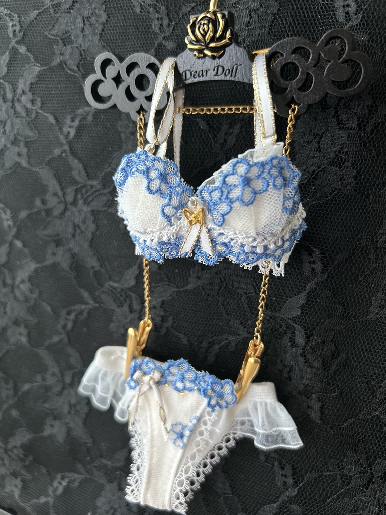 MDD　S胸・M胸　ランジェリーセット　白ベース青い小花＋蝶のチャーム