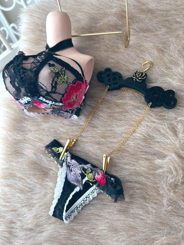 DDDY　赤い薔薇刺繡ランジェリーセット　C
