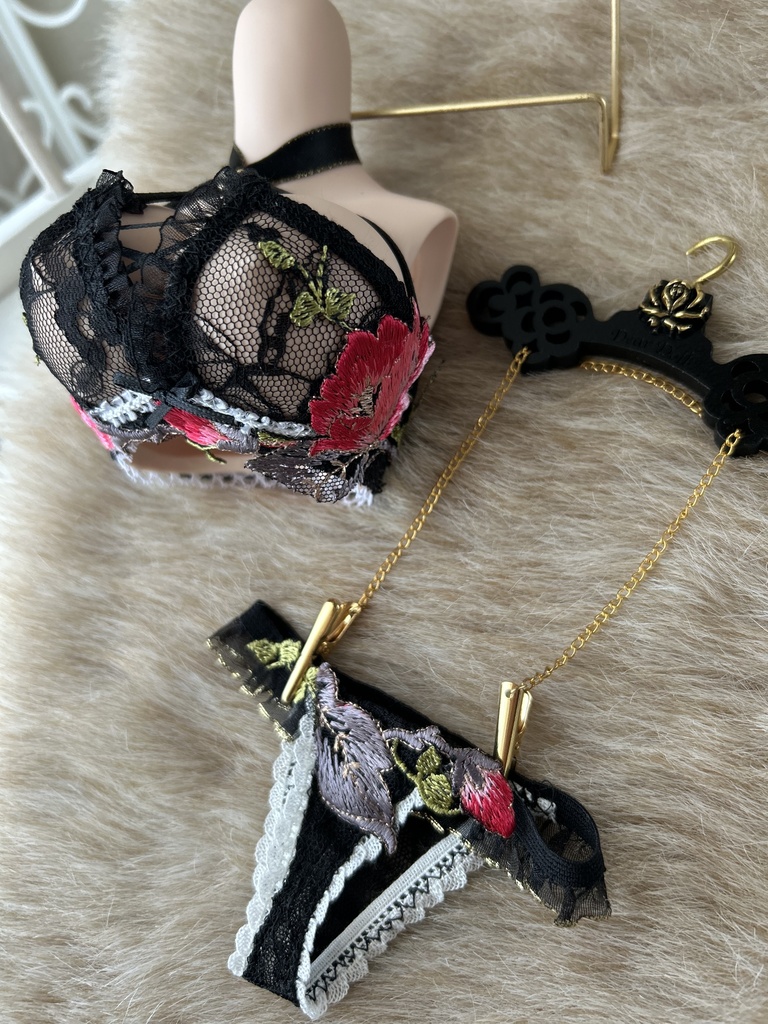 DDDY　赤い薔薇刺繡ランジェリーセット　C