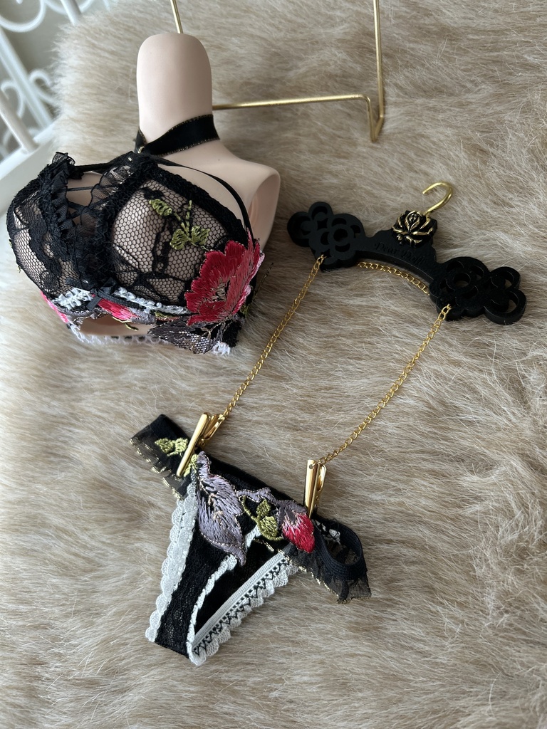 DDDY　赤い薔薇刺繡ランジェリーセット　C