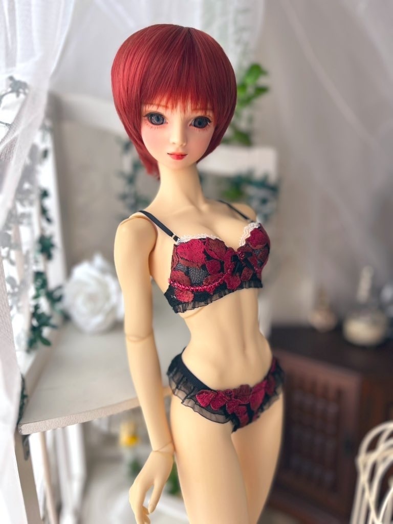 SD16　薔薇の花びら　ブラ＋ショーツ　肩紐黒サテンリボン