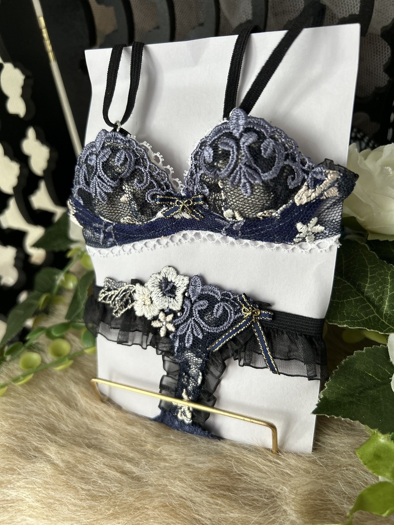 DD M胸　紺色刺繍花ランジェリーセット　A