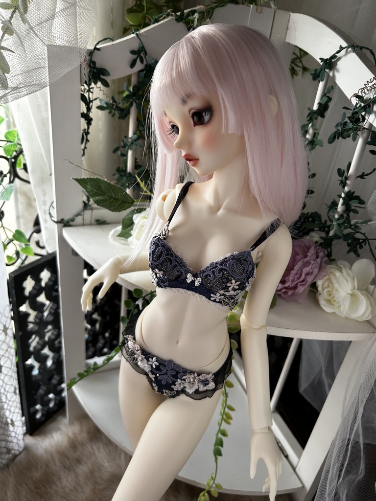 DD M胸　紺色刺繡花ランジェリー　B