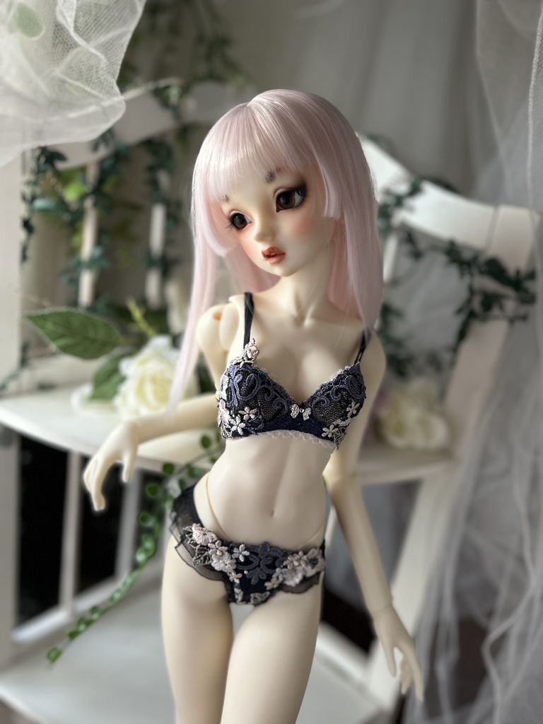DD M胸　紺色刺繡花ランジェリー　B