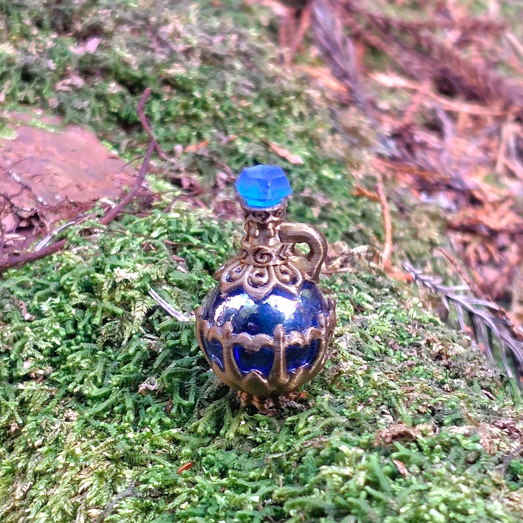 【ブルーポーションストラップ】ファンタジー/魔法のアイテム/レジン/ガラス