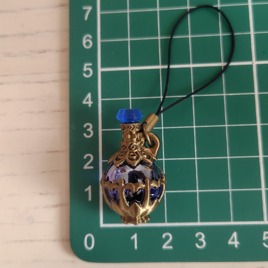 【ブルーポーションストラップ】ファンタジー/魔法のアイテム/レジン/ガラス