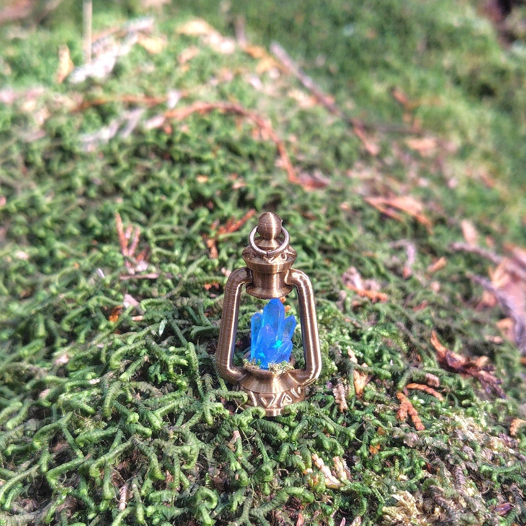 【青魔鉱石のランタン(小)ストラップ】ファンタジー/魔法のアイテム/レジン