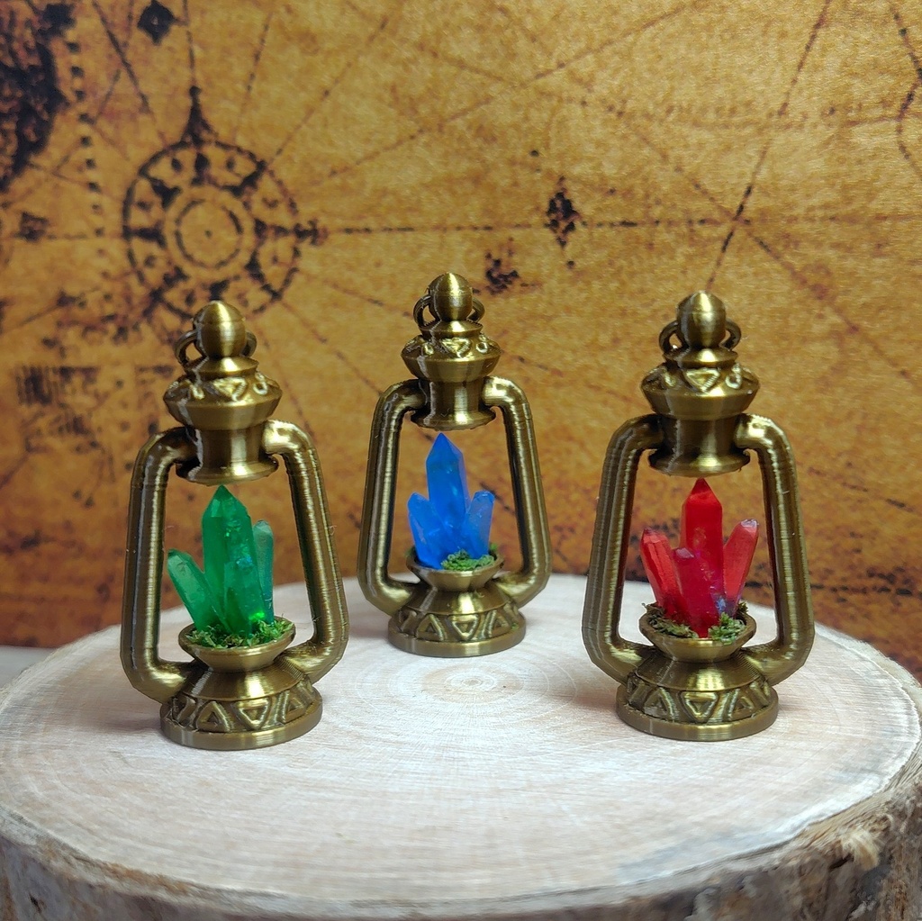 【緑魔鉱石のランタン(小)ストラップ】ファンタジー/魔法のアイテム/レジン