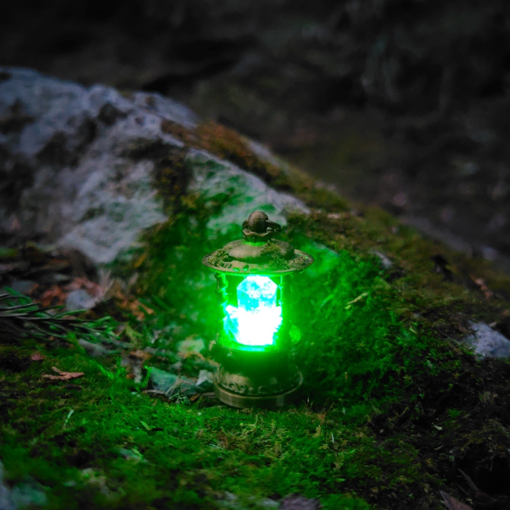 【緑魔鉱石のランタン(大)キーホルダー】ファンタジー/魔法のアイテム/レジン/LEDライト