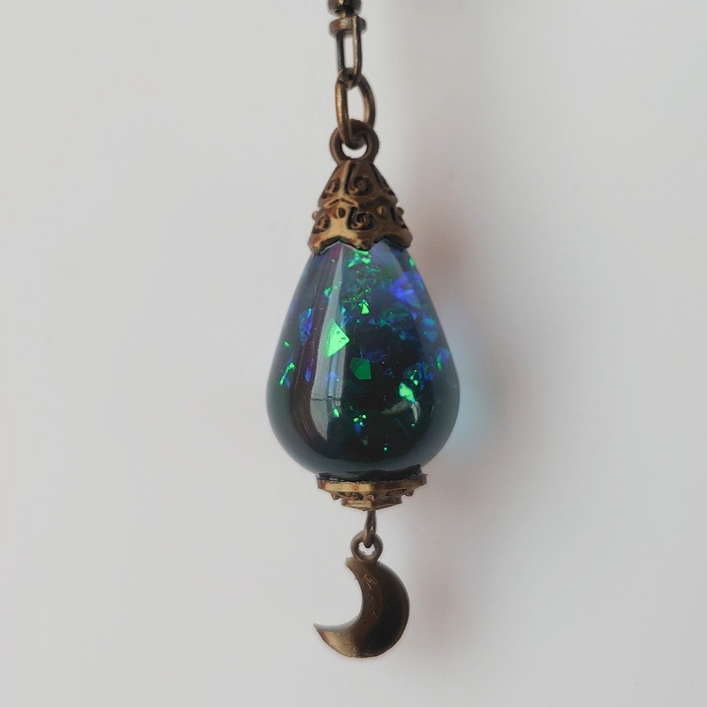 【月虹の雫キーホルダー】ファンタジー/魔法のアイテム/レジン