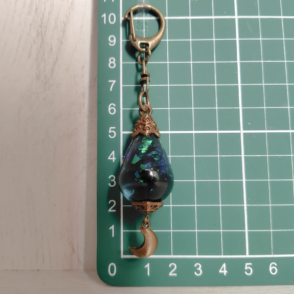 【月虹の雫キーホルダー】ファンタジー/魔法のアイテム/レジン