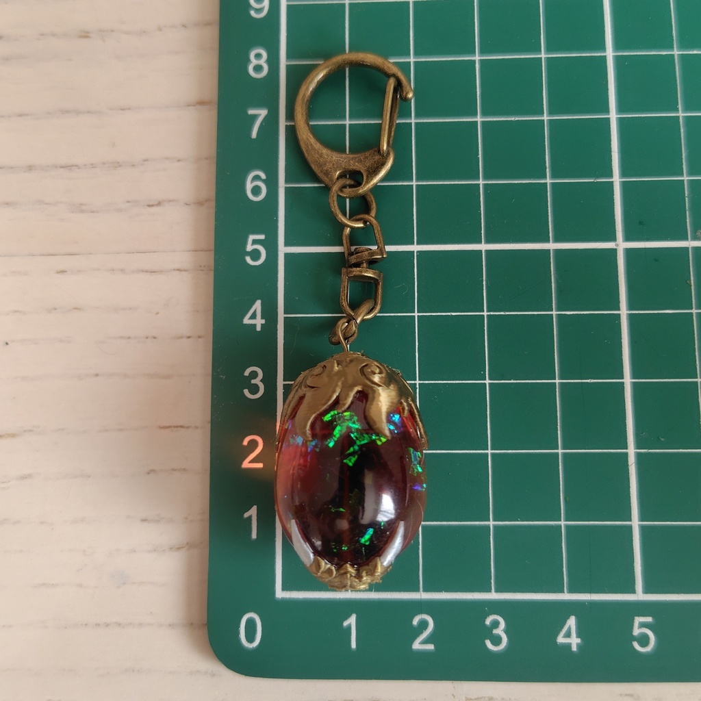 【炎鳥の卵キーホルダー】ファンタジー/魔法のアイテム/レジン