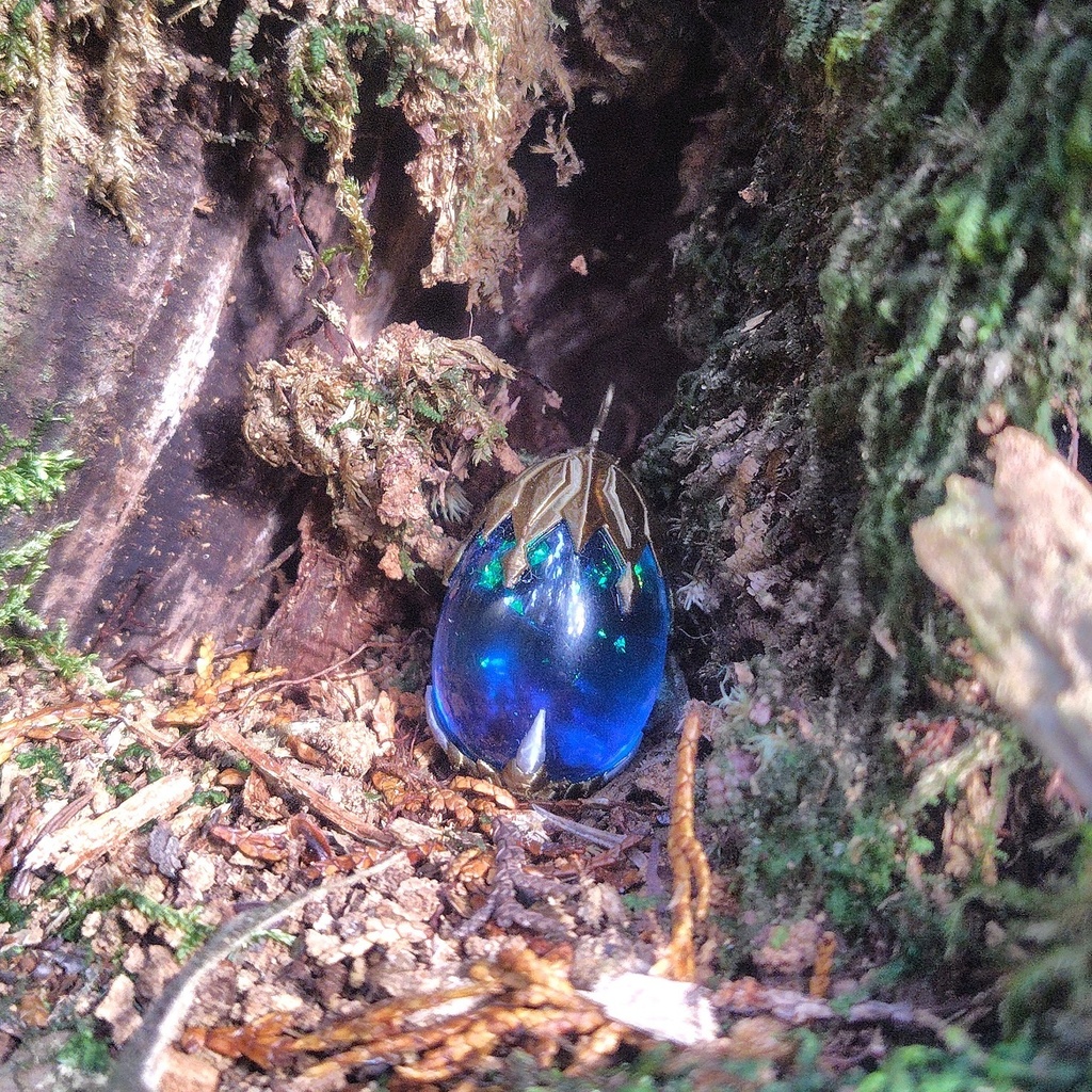 【氷鳥の卵キーホルダー】ファンタジー/魔法のアイテム/レジン