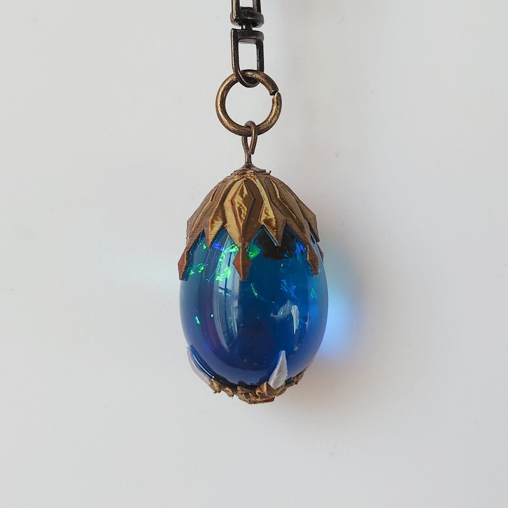 【氷鳥の卵キーホルダー】ファンタジー/魔法のアイテム/レジン