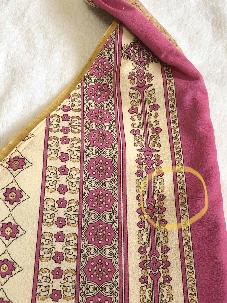 ウイグルのスカーフで仕立てた三角バッグ(ピンク系②)