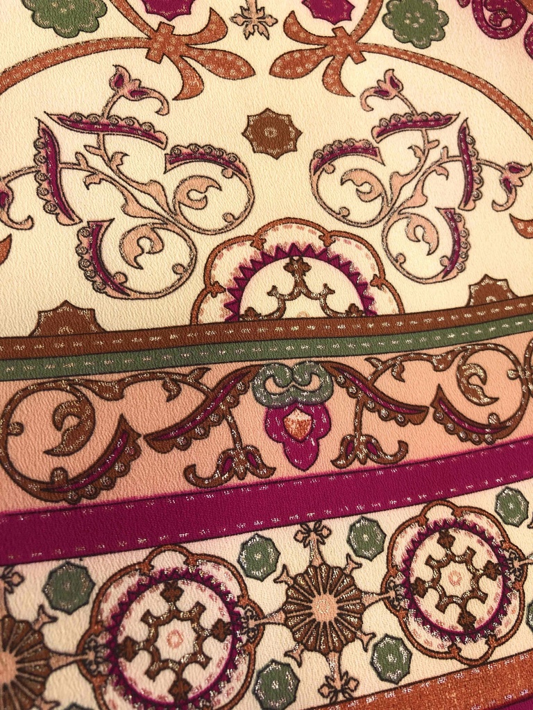 ウイグルのスカーフで仕立てた三角バッグ(赤紫系①)