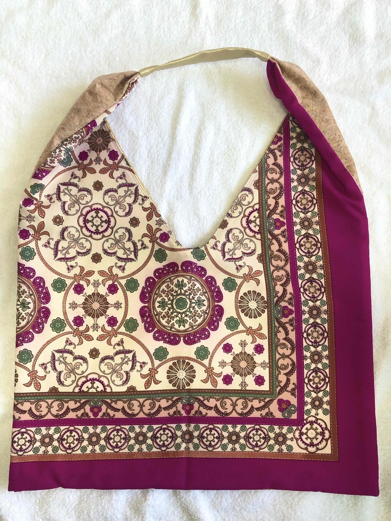 ウイグルのスカーフで仕立てた三角バッグ(赤紫系②)