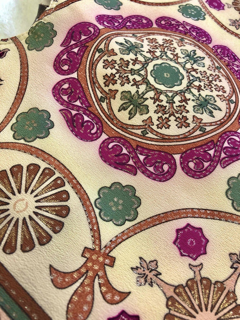 ウイグルのスカーフで仕立てた三角バッグ(赤紫系②)