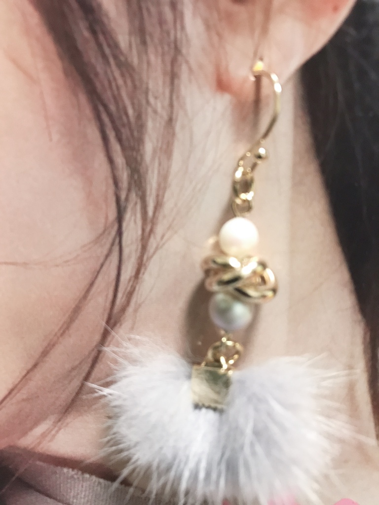 八百万百イメージピアス