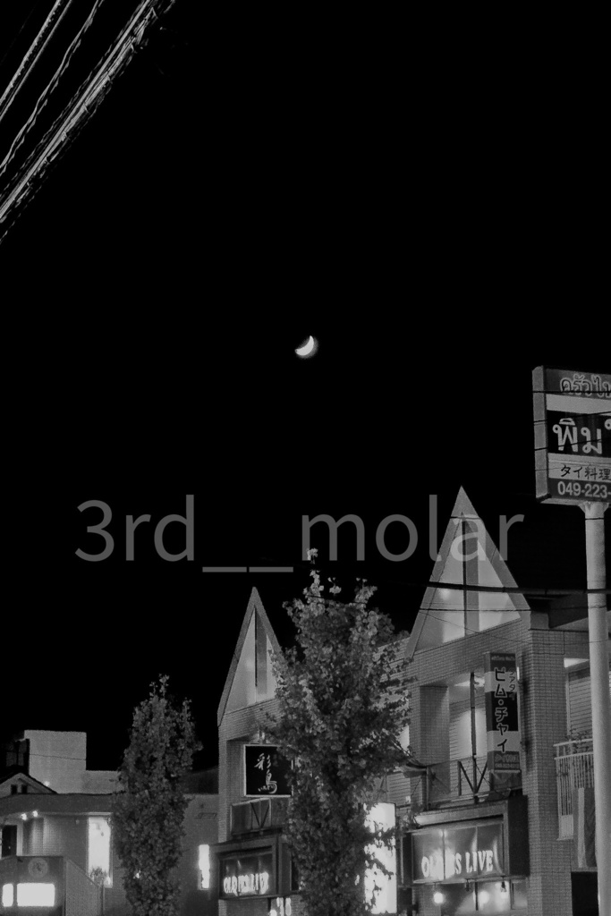 月の欠片が落ちる街 – lunar fragment of night 01