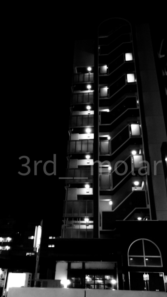 光の階段 – light stairs 01（静寂に浮かぶ都市のリズム）