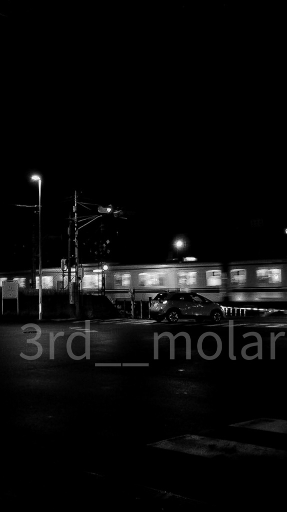 夜を駆ける光跡｜passing train 01