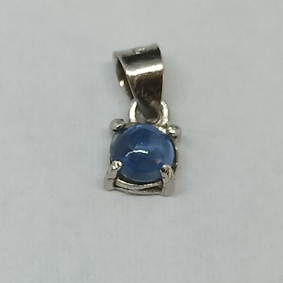 サファイアのペンダントトップ