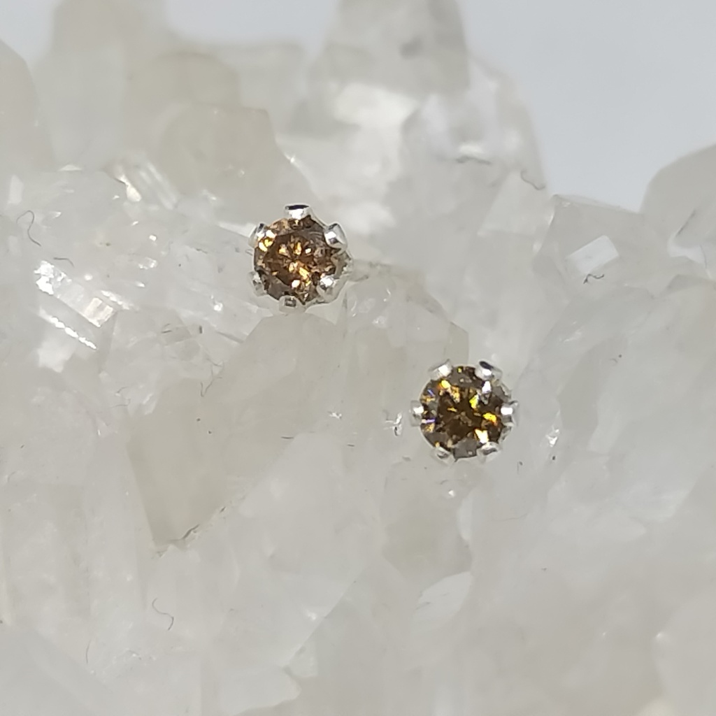 ダイヤのピアス