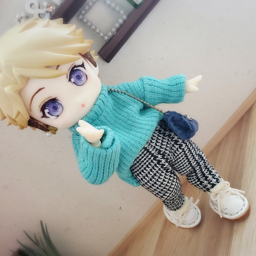 ブラックコーデ・ピスタチオカラーパンツ