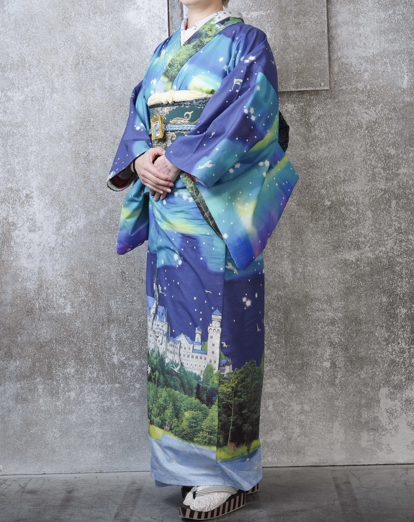 【即納品】オーロラの夜空と湖畔のお城着物【原宿ドールズ】