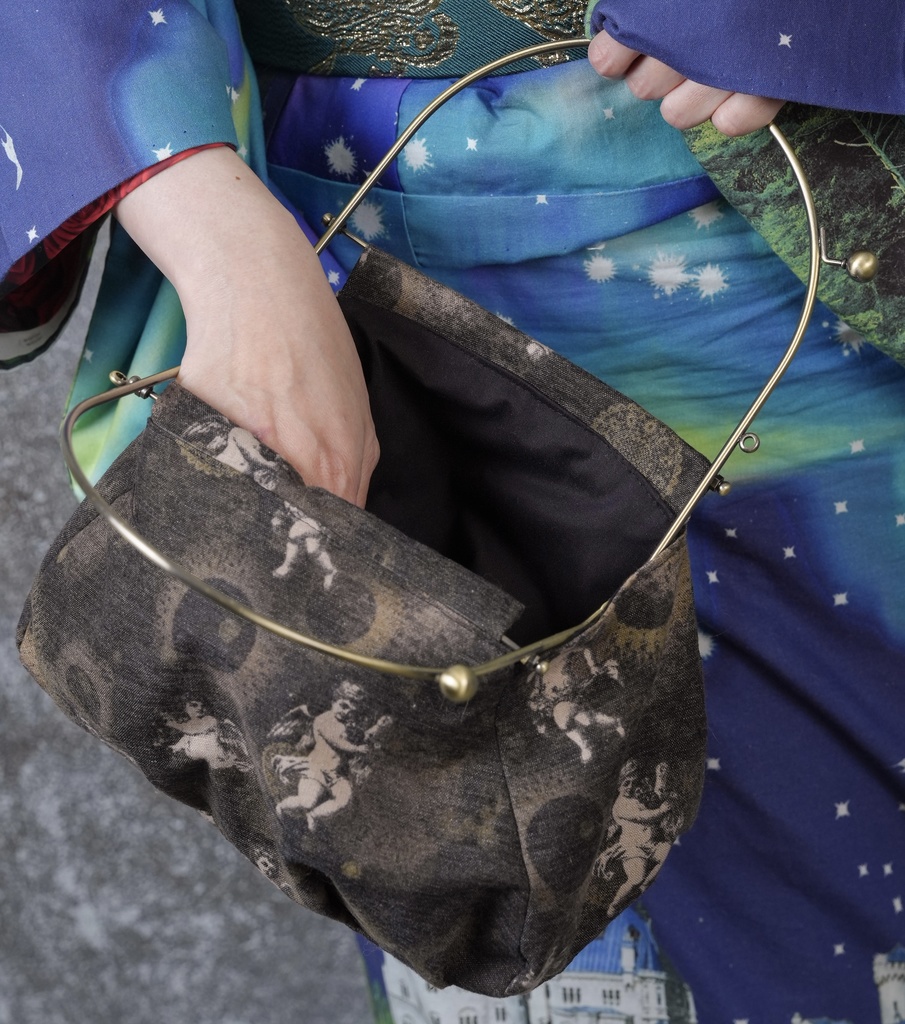 【即納品】天使柄ブラウンバッグ【ベンリー口金】