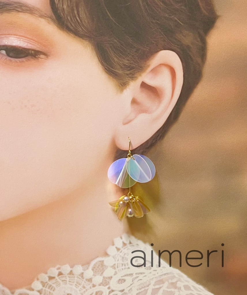 スパンコールのゆらゆらピアス