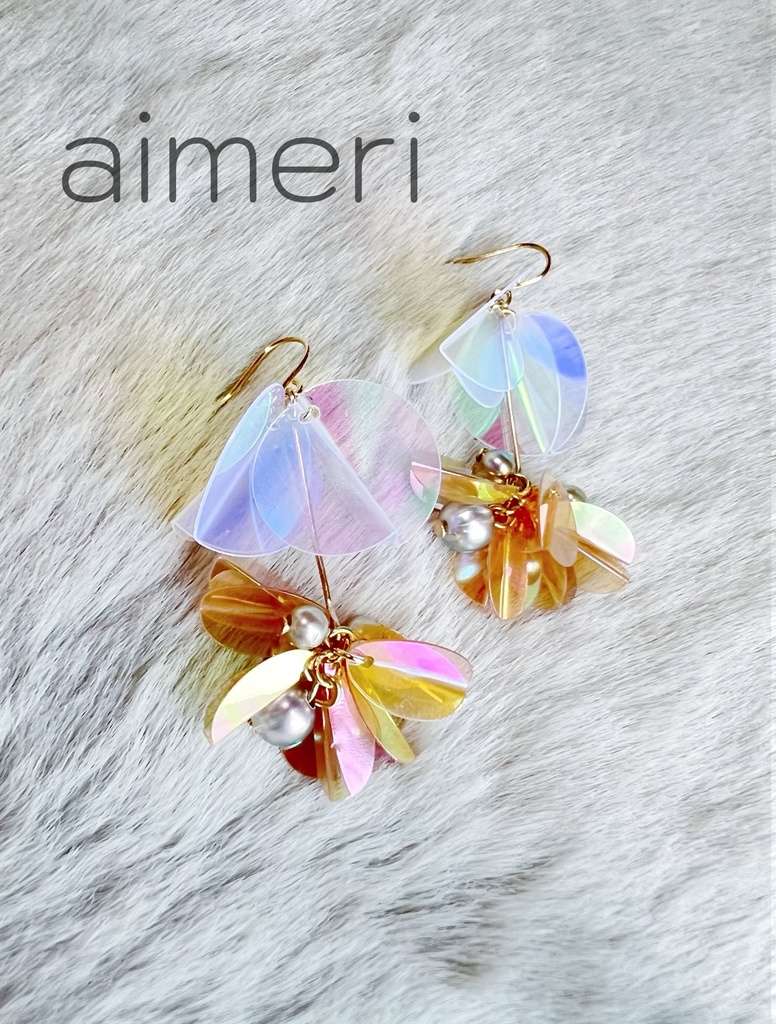 スパンコールのゆらゆらピアス