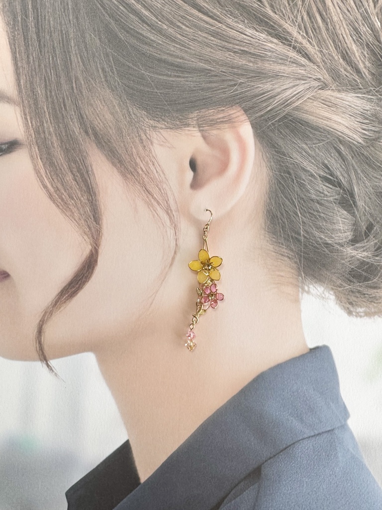 お花畑の逢瀬 耳飾り